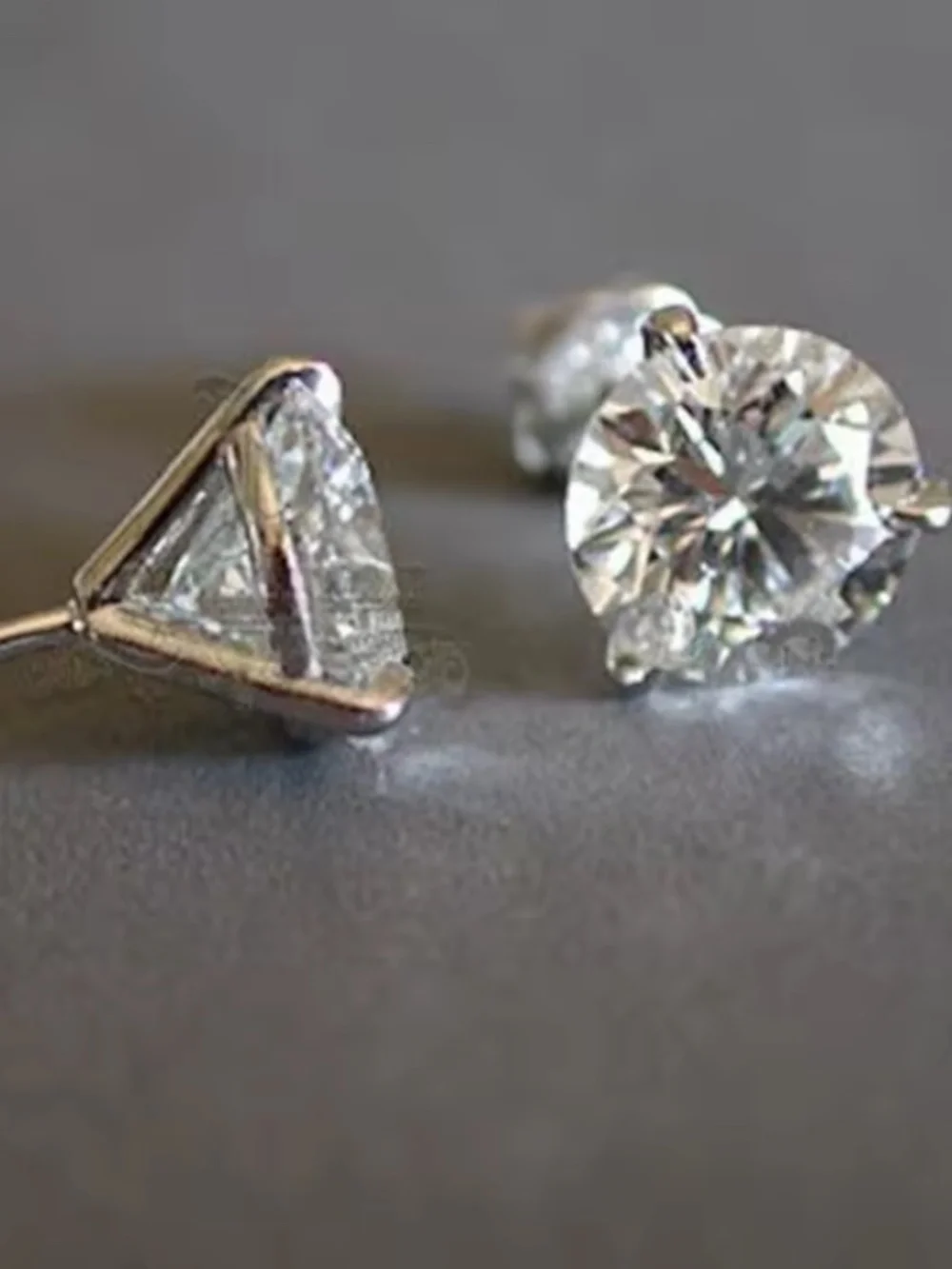 0.84Ct Round Cut Simulated Diamonds Silver Stud Earrings